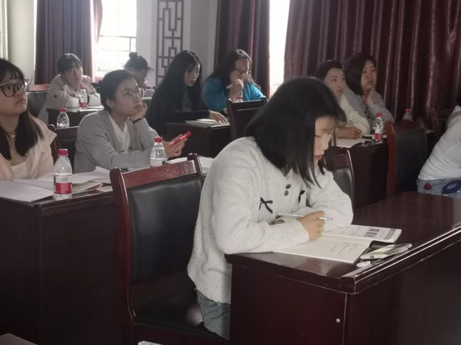 ‌清泉镇开展2025年全国社会工作者职业水平考试考前培训 聚力锻造专业化社工队伍(图4)