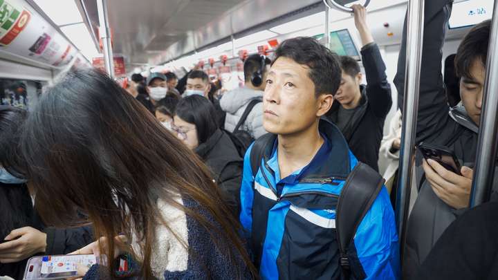 北漂15年河北“万师傅”靠家具安装撑起整个家(图2)