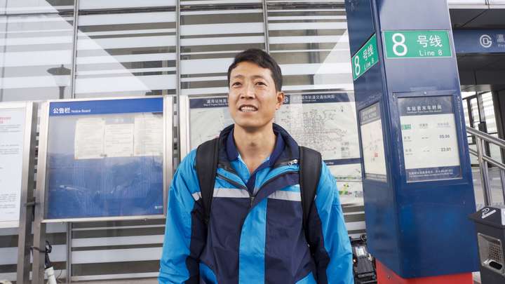 北漂15年河北“万师傅”靠家具安装撑起整个家(图4)