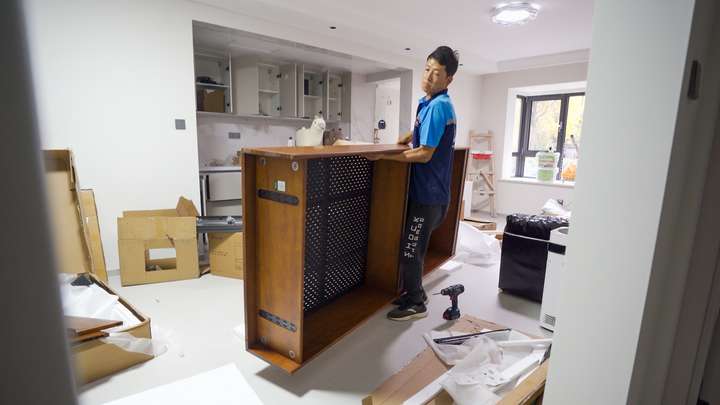 北漂15年河北“万师傅”靠家具安装撑起整个家(图3)