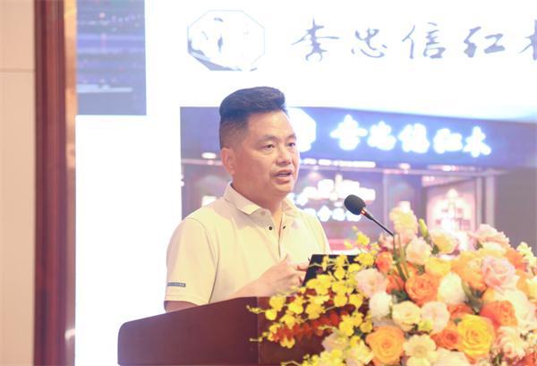 四月高光 李忠信红木荣膺新荣匠心传承再铸行业新辉煌(图4)