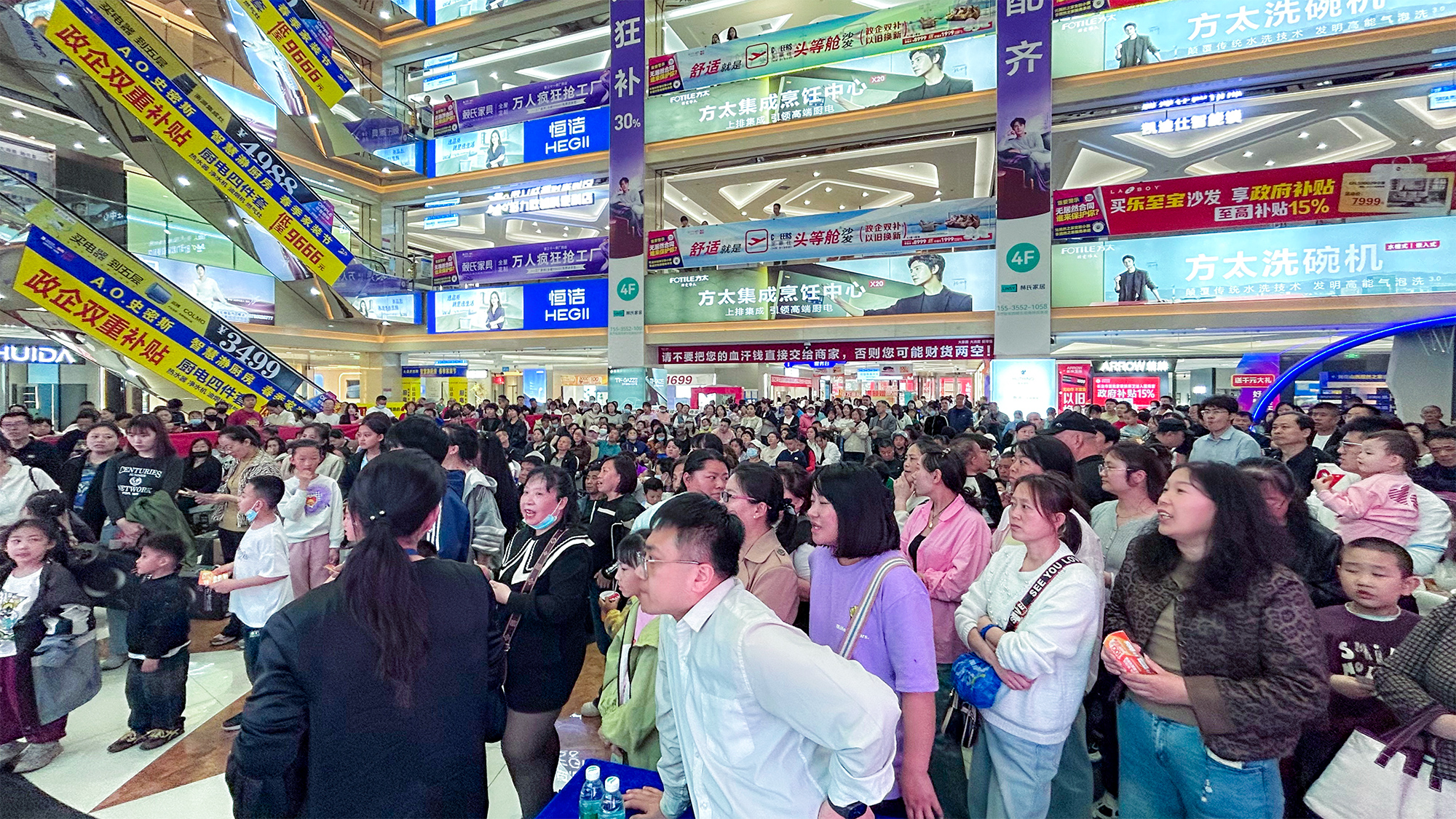 山西：走进一线 看家装厨卫“焕新”活力(图2)