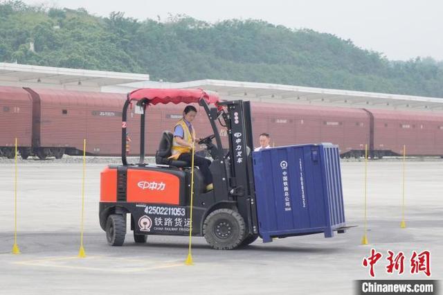 渝川黔铁路货运系统职工职业技能竞赛在重庆举行(图2)