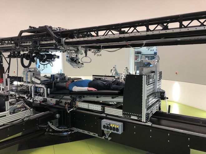 躺10天报酬5000欧？国外机构高薪招“试睡员”全程悬浮躺水床上(图3)