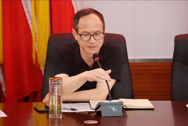 新县职业高级中学召开2026届高考复习备考工作推进会(图1)