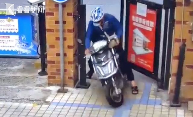 外卖员被小区电动门撞倒致残 能向物业索赔吗？(图2)