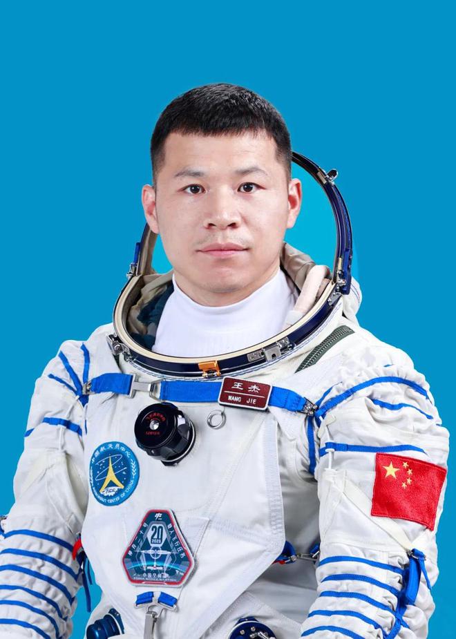 王杰：从航天科技工作者成为航天员我感到很幸福(图1)