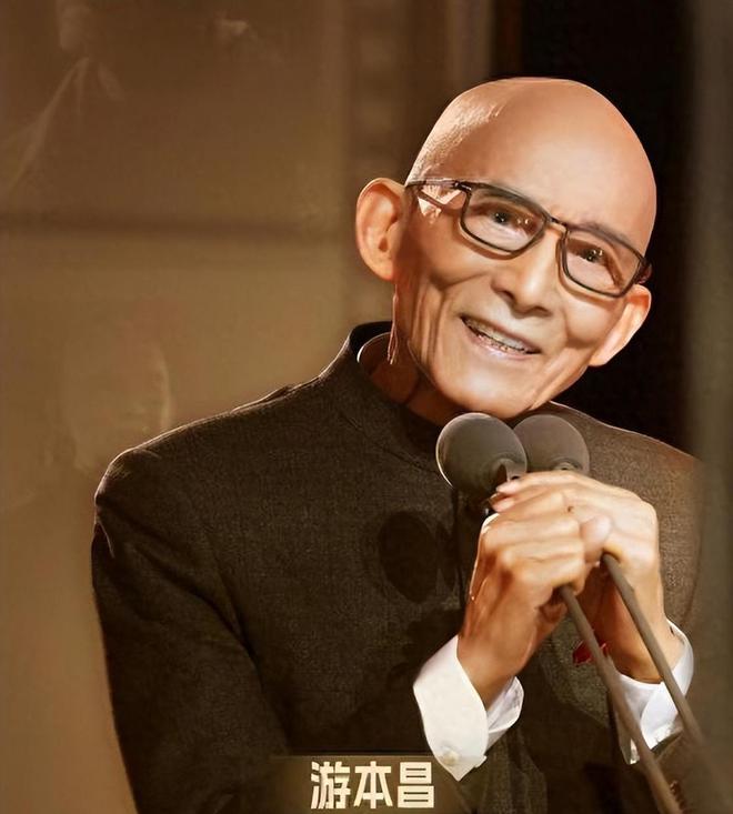 92岁艺术家游本昌惊现活动现场坐在轮椅上爽朗大笑(图19)