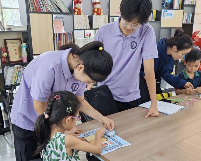 光伏科普：南通职业大学学生带娃开启“阳光之旅”(图1)