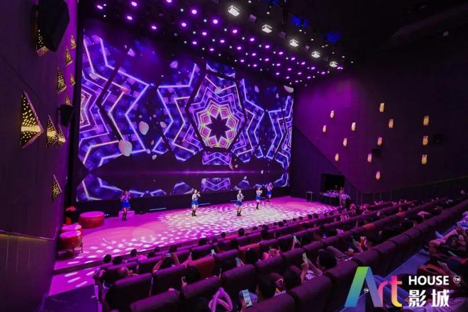 特斯拉LED汽车电影院在美国洛杉矶试营业(图3)