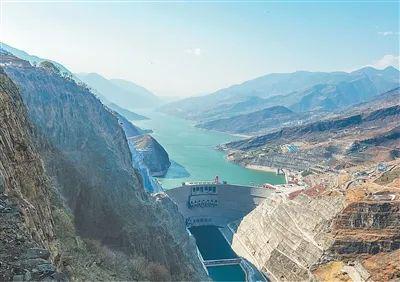 学过硬技能铸大国重器！《人民日报》聚焦职业教育(图6)