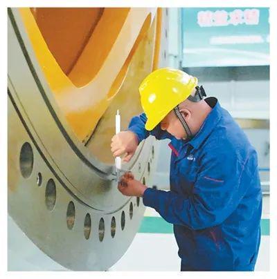 学过硬技能铸大国重器！《人民日报》聚焦职业教育(图5)