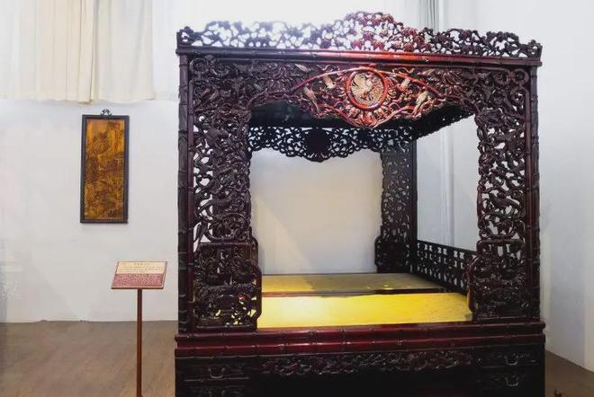 睡紫檀、坐酸枝、入药黄花梨、鸡翅木？每种红木都有不同的讲究(图2)