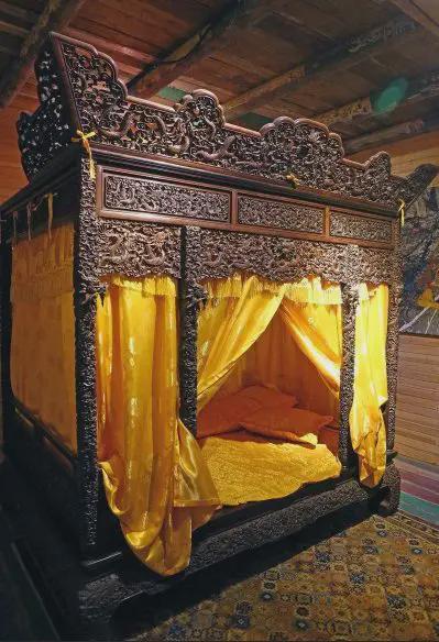 睡紫檀、坐酸枝、入药黄花梨、鸡翅木？每种红木都有不同的讲究(图1)