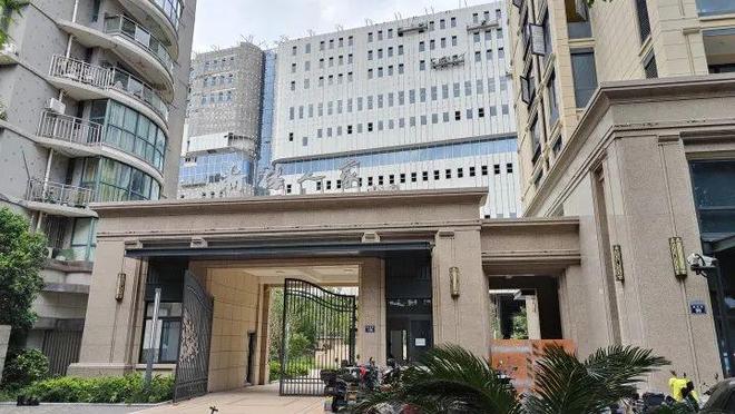 “爬不上去坐不下来……”杭州大伯分到回迁房却有个新烦恼(图1)