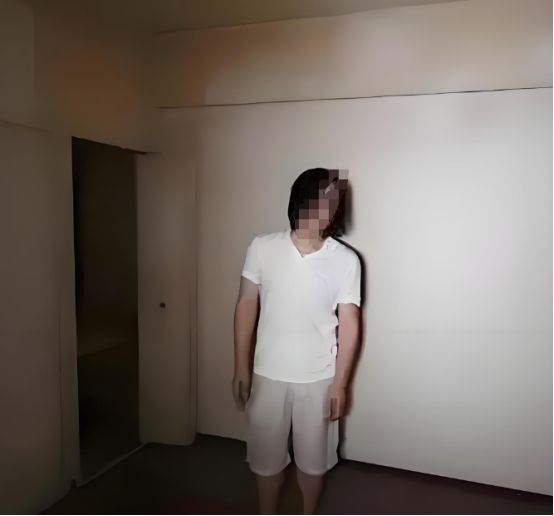 凶宅试睡员在山顶一别墅中被吓死警方看完监控：这不是被吓死的(图1)