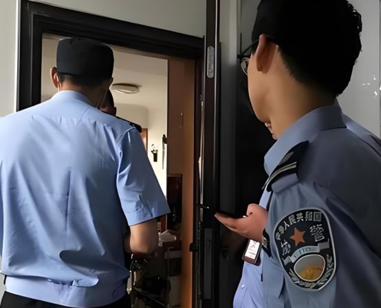 凶宅试睡员在山顶一别墅中被吓死警方看完监控：这不是被吓死的(图2)