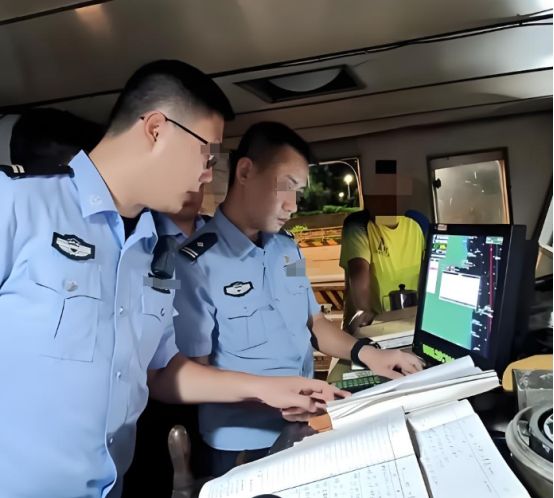 凶宅试睡员在山顶一别墅中被吓死警方看完监控：这不是被吓死的(图3)