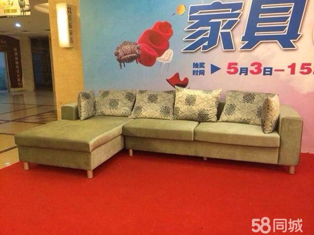 滕丽名郭政鸿逛家具店挑沙发 恋情浮出水面(图1)