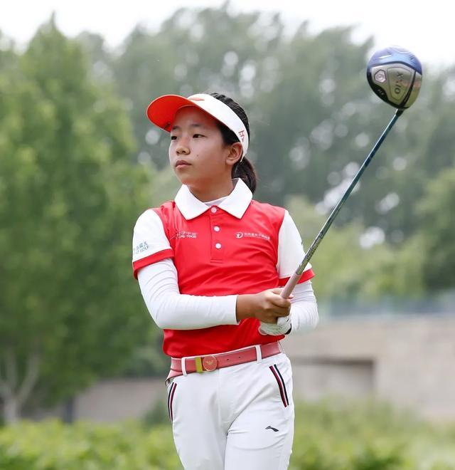 刘国梁女儿刘宇婕中国女子职业高尔夫球巡回赛冲冠刘国梁曾称想将其培养成获得大满贯的运动员(图3)