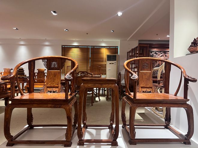 广东中山海南黄花梨家具品牌：鸿庭轩红木雕琢传世韵味(图2)