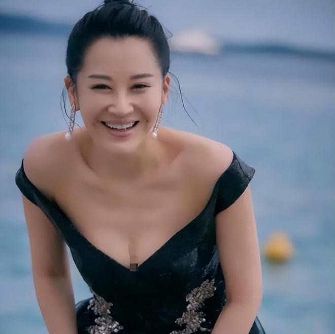 京圈四大富婆：身价过百亿坐拥北京一条街每一位都是女中豪杰(图13)