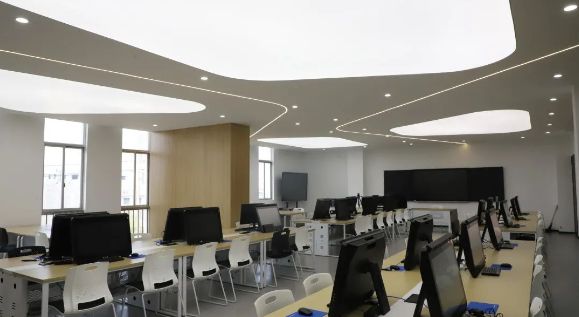 长沙商贸旅游职业技术学院学习环境怎么样？VR课堂、名企合作靠谱(图1)