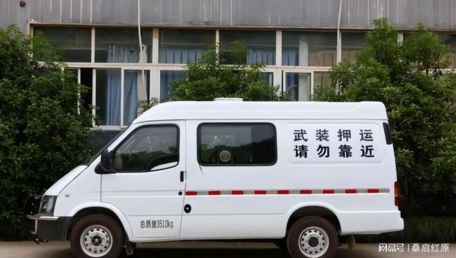 为什么运钞员不用手枪和步枪反而选择军队很少用的霰弹枪？(图3)