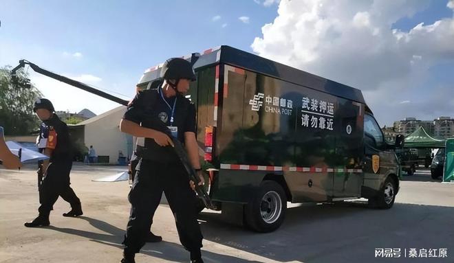 为什么运钞员不用手枪和步枪反而选择军队很少用的霰弹枪？(图2)