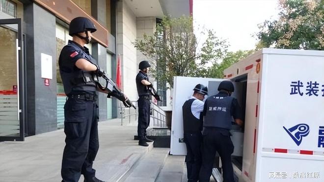 为什么运钞员不用手枪和步枪反而选择军队很少用的霰弹枪？(图7)