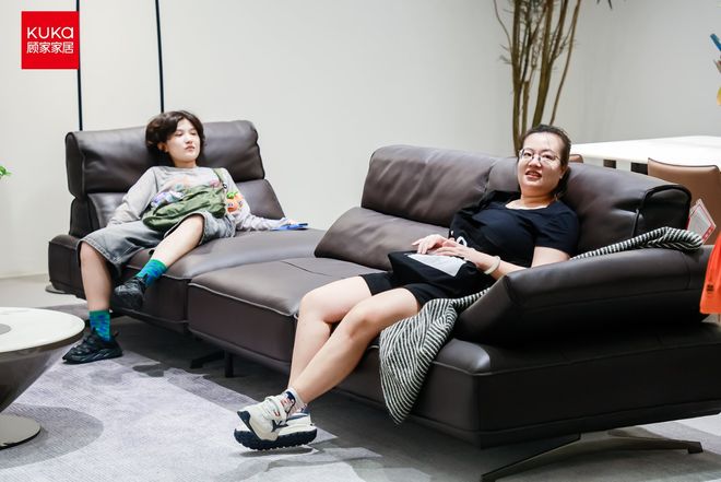 顾家家居双馆亮相上海家博会 探索客餐厅多元生活方式(图4)