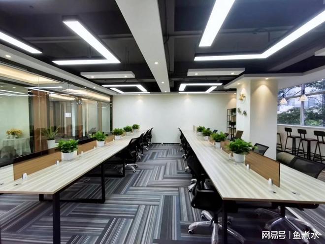 南山电梯口朝南办公室全套家私配花园(图3)