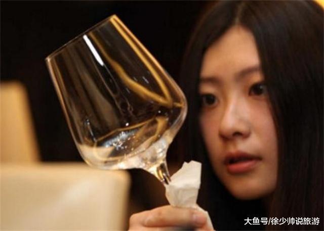 酒店试睡员月薪过万只是“睡觉”吗？ 一位美女试睡员说出她的经历(图1)