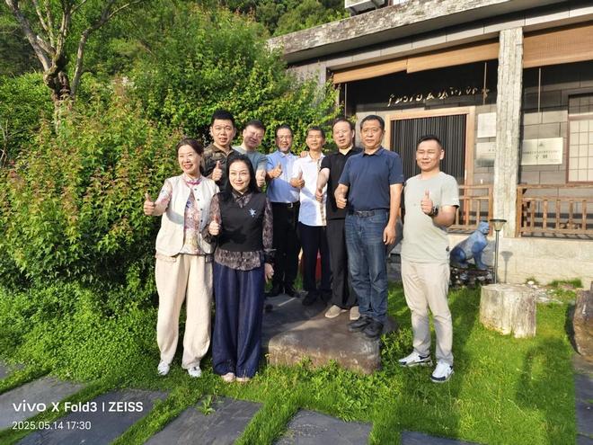 长江潮头筑桥人——记湖北省学院空间艺术研究院院长苏山(图2)