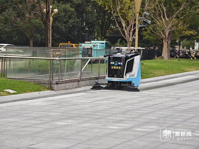 干净到可以席地而坐这样的“城市客厅”杭州已有不少保洁大叔：不信摸摸看(图5)