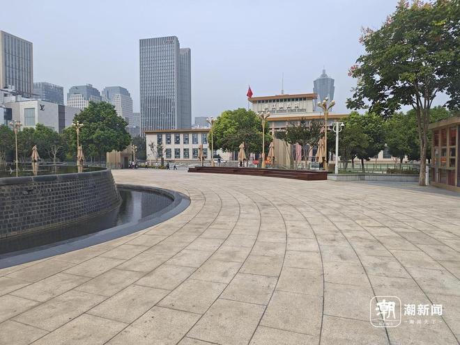 干净到可以席地而坐这样的“城市客厅”杭州已有不少保洁大叔：不信摸摸看(图6)