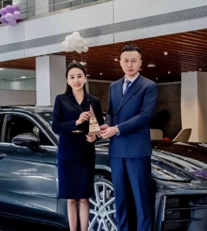 保时捷女销冠后续：1年前生活照朋友圈被扒家境丈夫职业被曝光(图7)