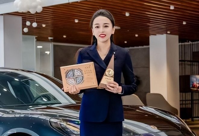 保时捷女销冠后续：1年前生活照朋友圈被扒家境丈夫职业被曝光(图12)