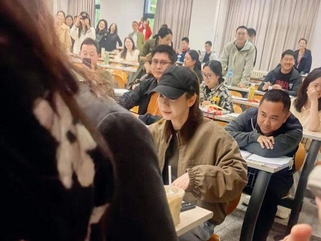 戚薇素颜参加北大考试为备考写到手抽筋初试146分被赞学霸(图9)