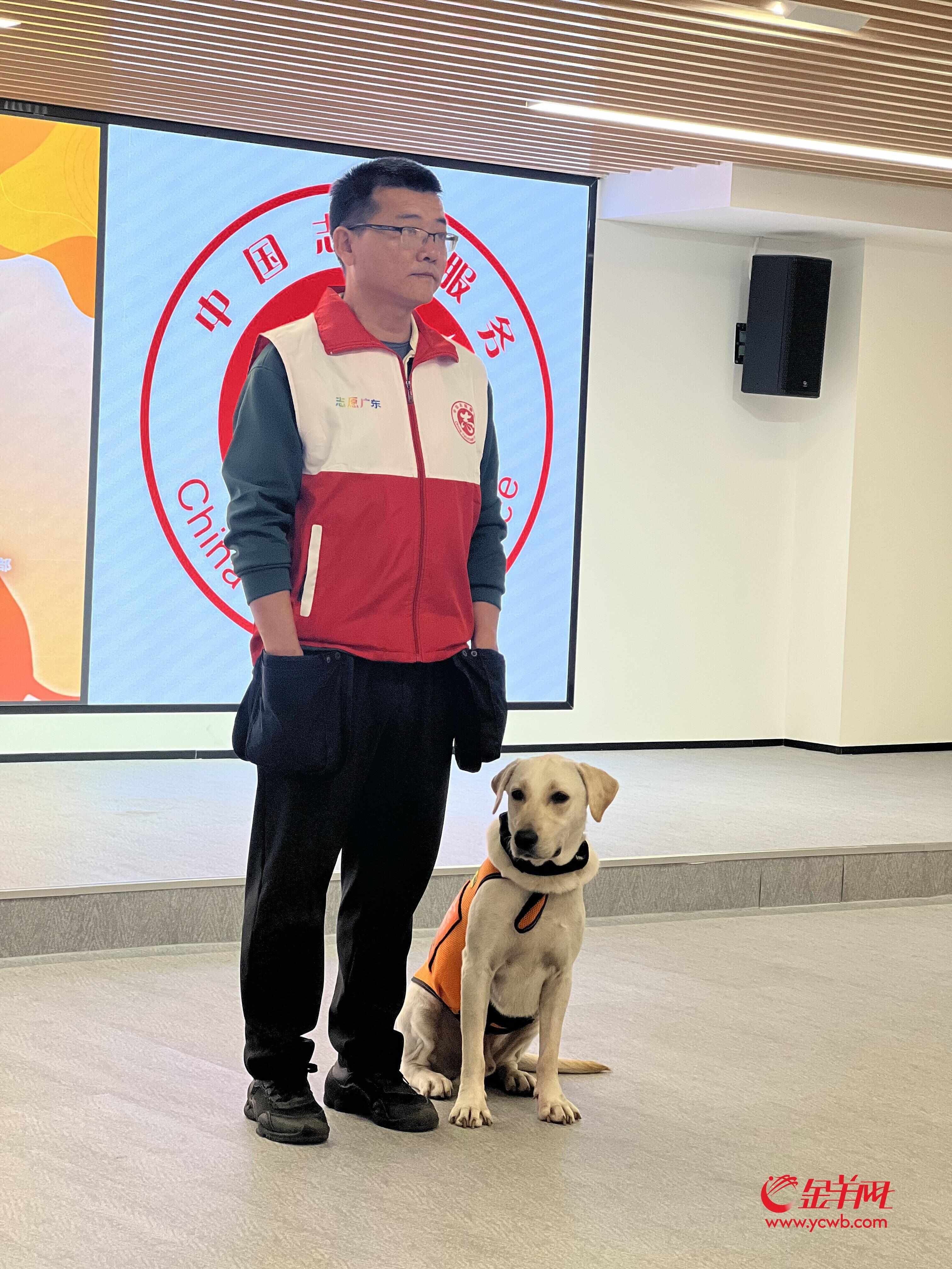 孤独症服务犬亮相广州将进入机构和家庭守护“星星的孩子”(图3)