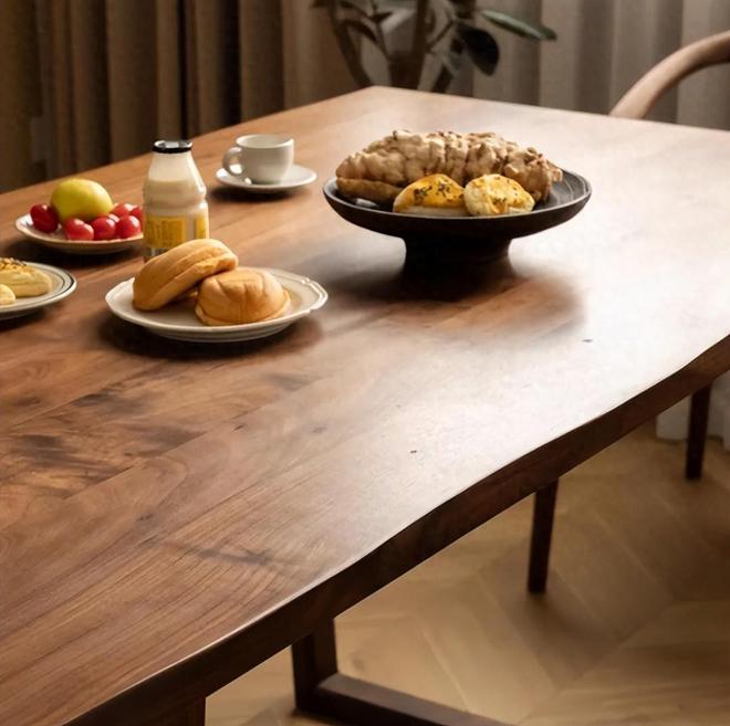 买家具别凭感觉！以餐桌为例告诉你好家具的标准就这3条！(图1)