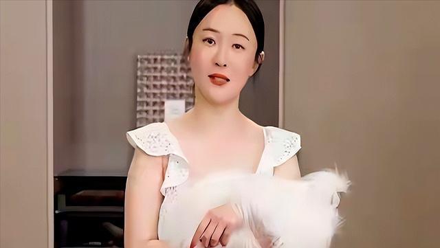 身价过百亿坐拥北京一条街出门私人飞机名人圈富婆都有谁(图2)