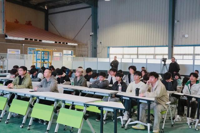 “985” 博导来湖北城市建设职业技术学院亲授塔吊安全数智监控(图4)