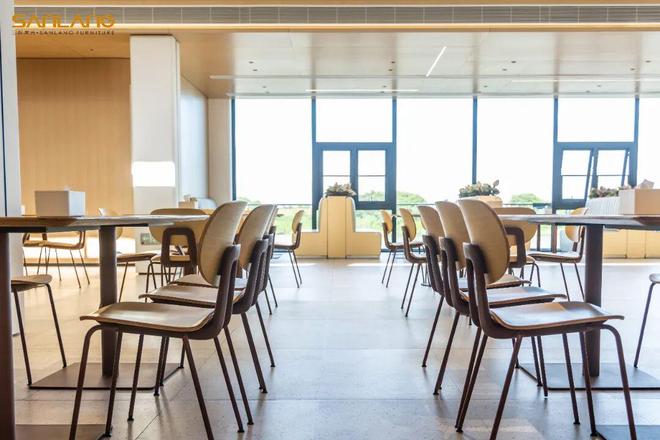 广东三朗家具让全球用上有温度的校企餐厅家具(图5)