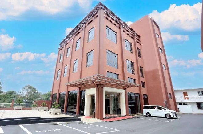 广东三朗家具让全球用上有温度的校企餐厅家具(图1)