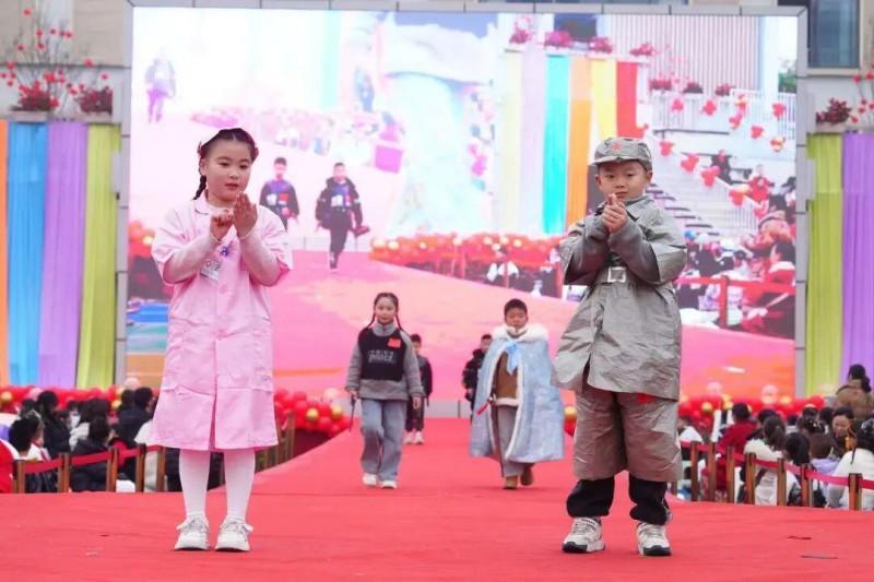 君子御风 马到功成——成都市新津区牧山新城小学首届项目式成果展暨2026年新春游园会(图8)