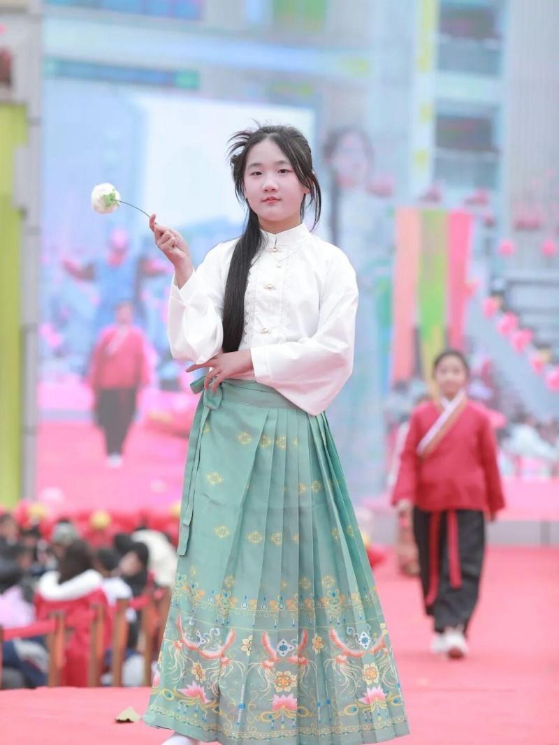 君子御风 马到功成——成都市新津区牧山新城小学首届项目式成果展暨2026年新春游园会(图14)