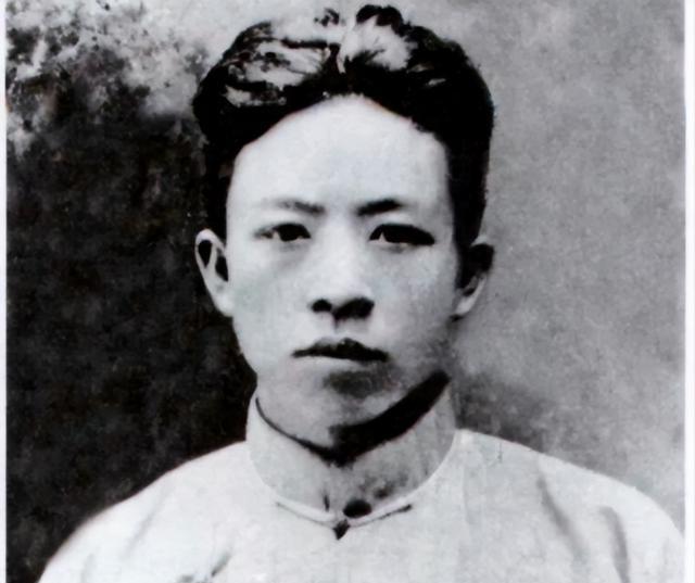 1946年叶挺在空难中牺牲时同机另有三人的职务高于叶挺他们分别是哪几位？(图7)