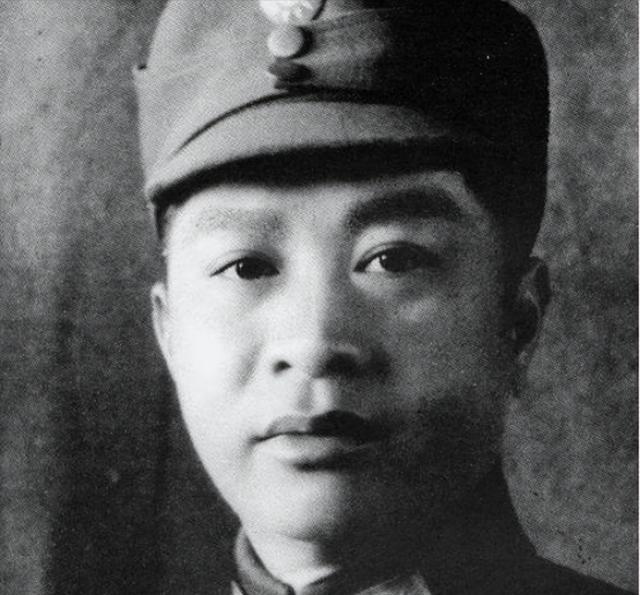 1946年叶挺在空难中牺牲时同机另有三人的职务高于叶挺他们分别是哪几位？(图12)