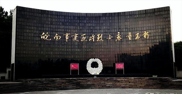 1946年叶挺在空难中牺牲时同机另有三人的职务高于叶挺他们分别是哪几位？(图15)